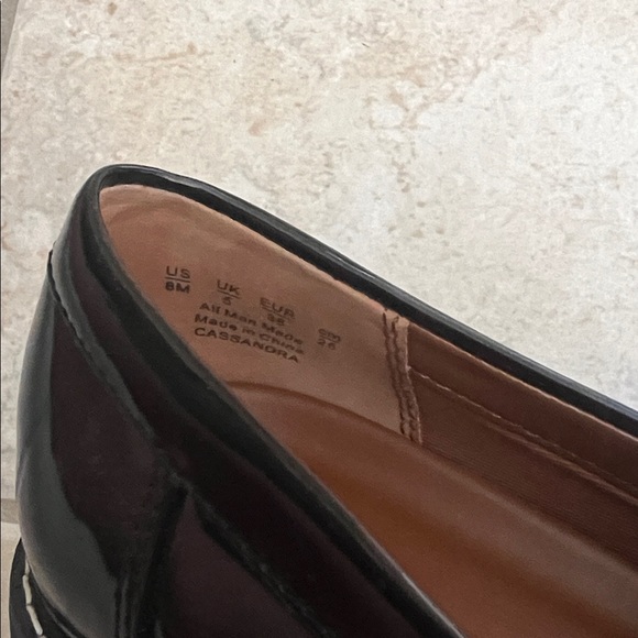 Women's Cassandra Loafer - Picture 8 of 8